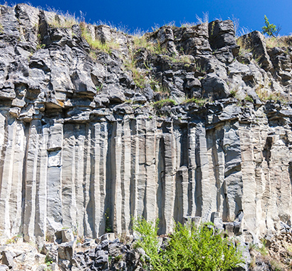 The basal columns of Racoș
